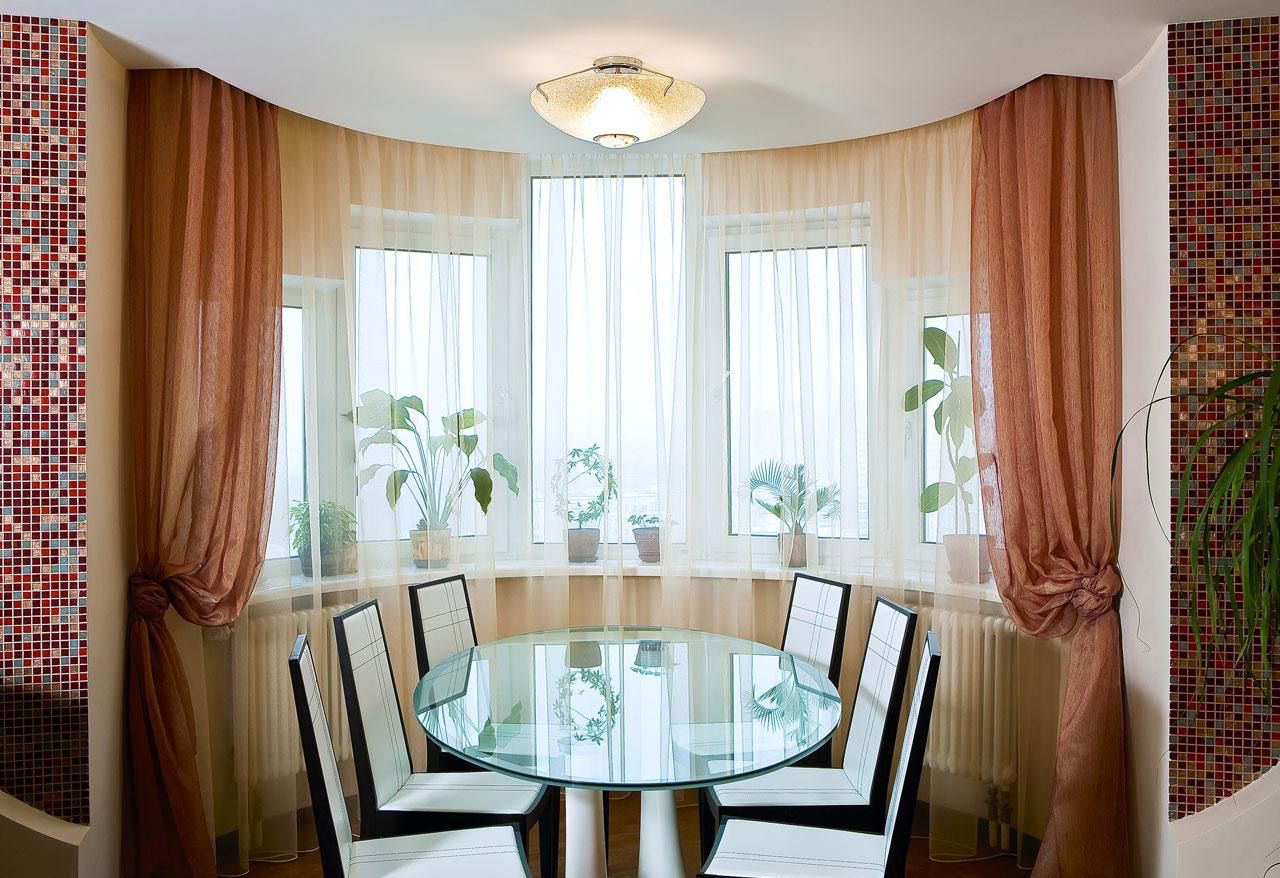 décoration de baie vitrée avec rideaux