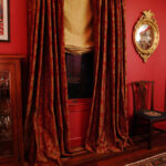 rideaux de couleur rouge photo d'intérieur