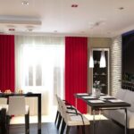 examen des rideaux rouges