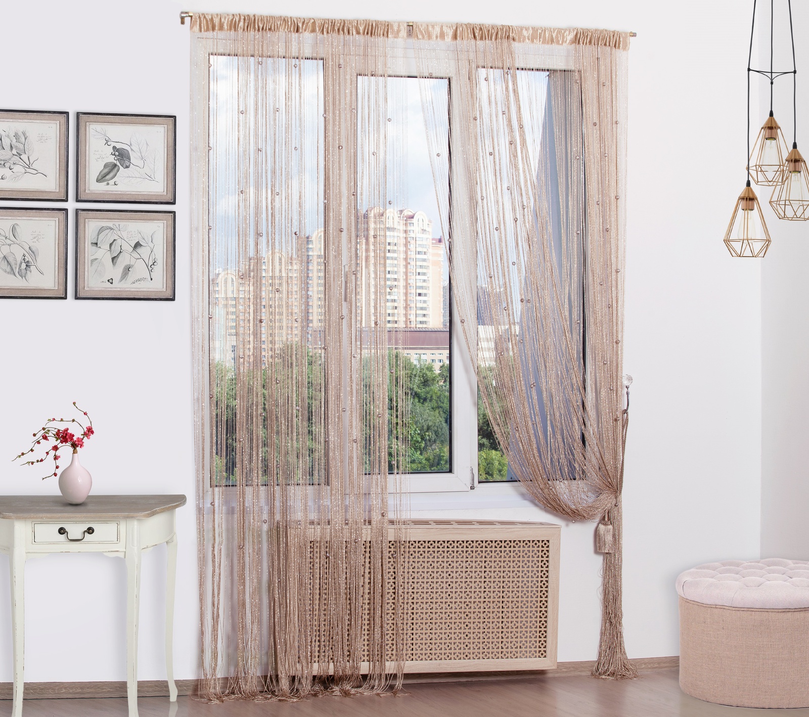 rideaux en filaments dans la chambre
