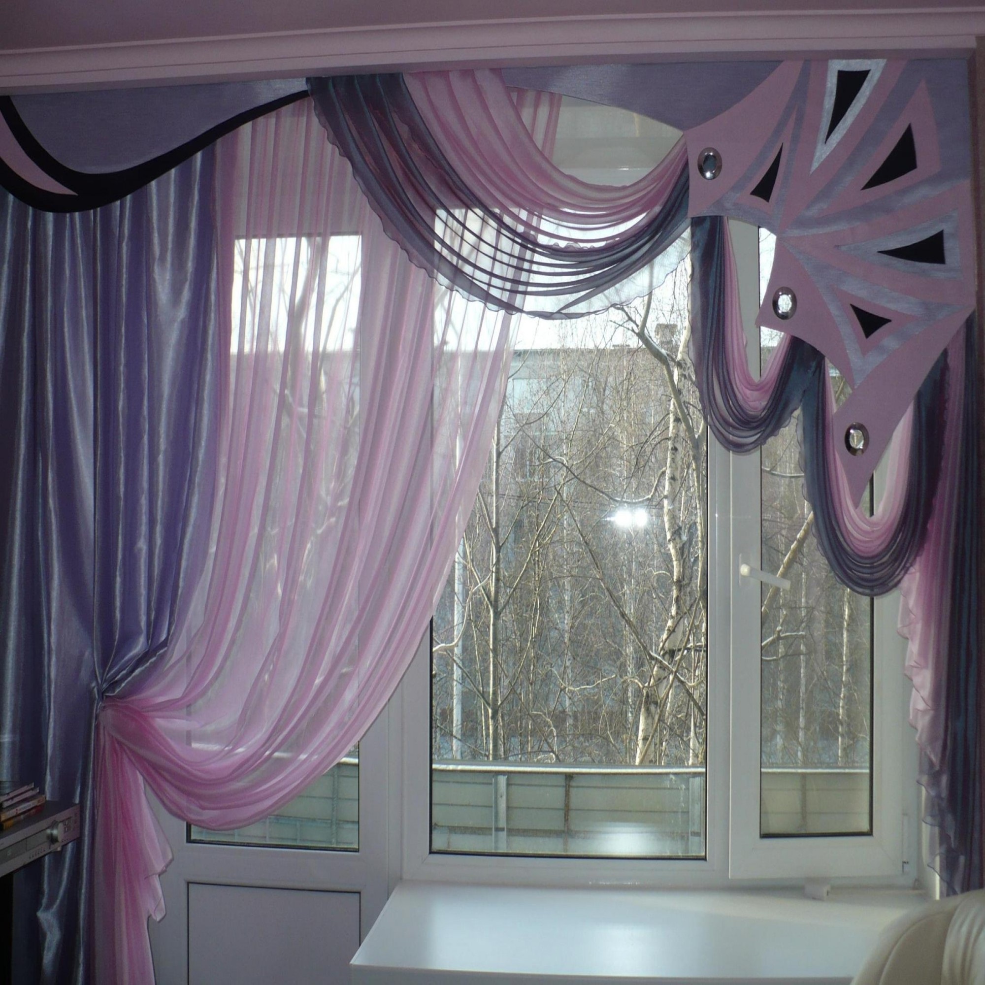 cortinas púrpuras asimétricas