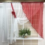 las cortinas de la cocina son rojas