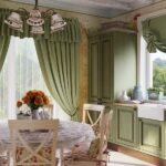 rideaux à décor lambrequin