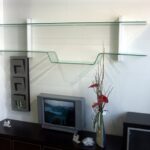 idées de décoration d'étagères en verre