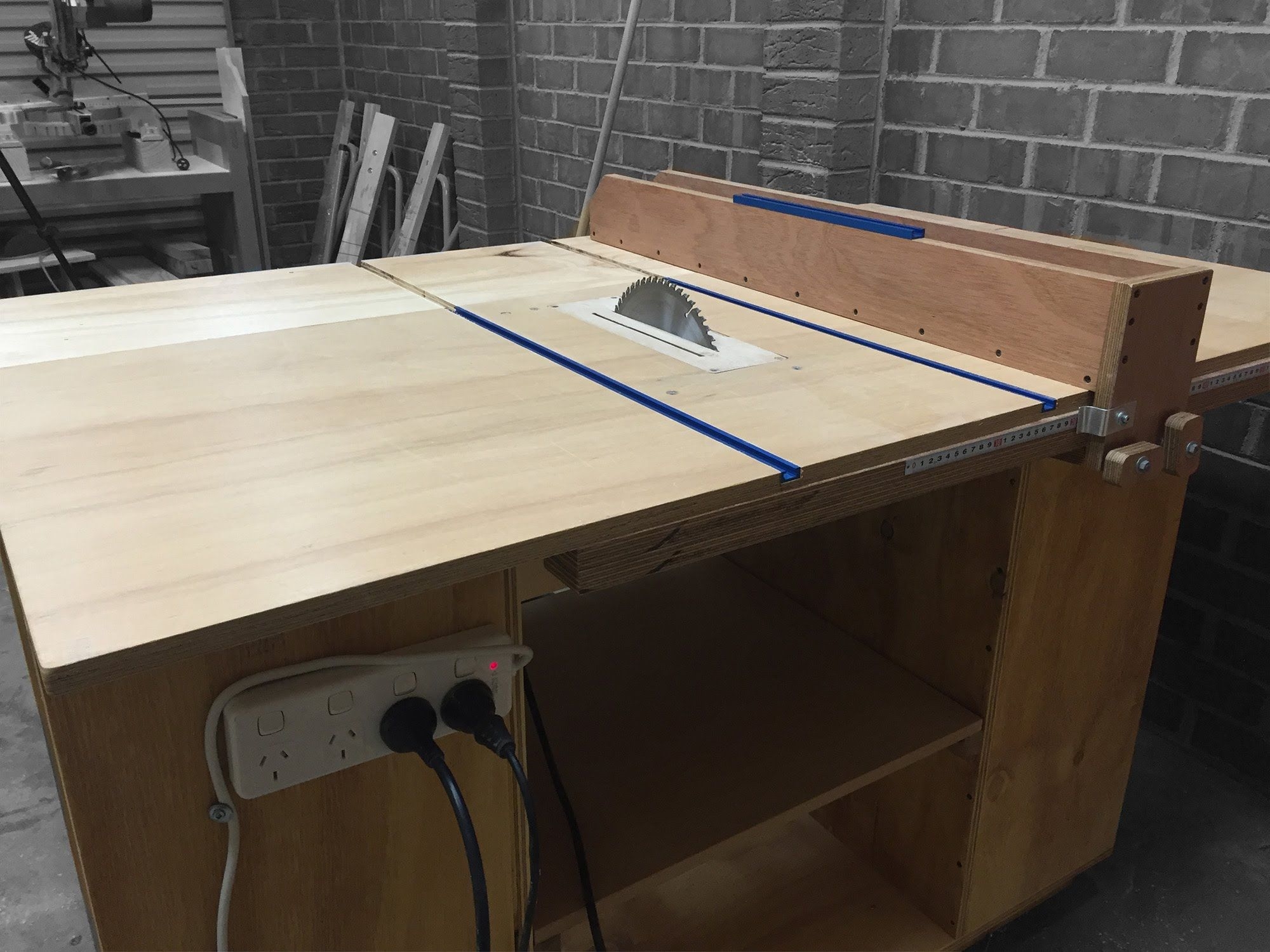 conception de table de scie circulaire