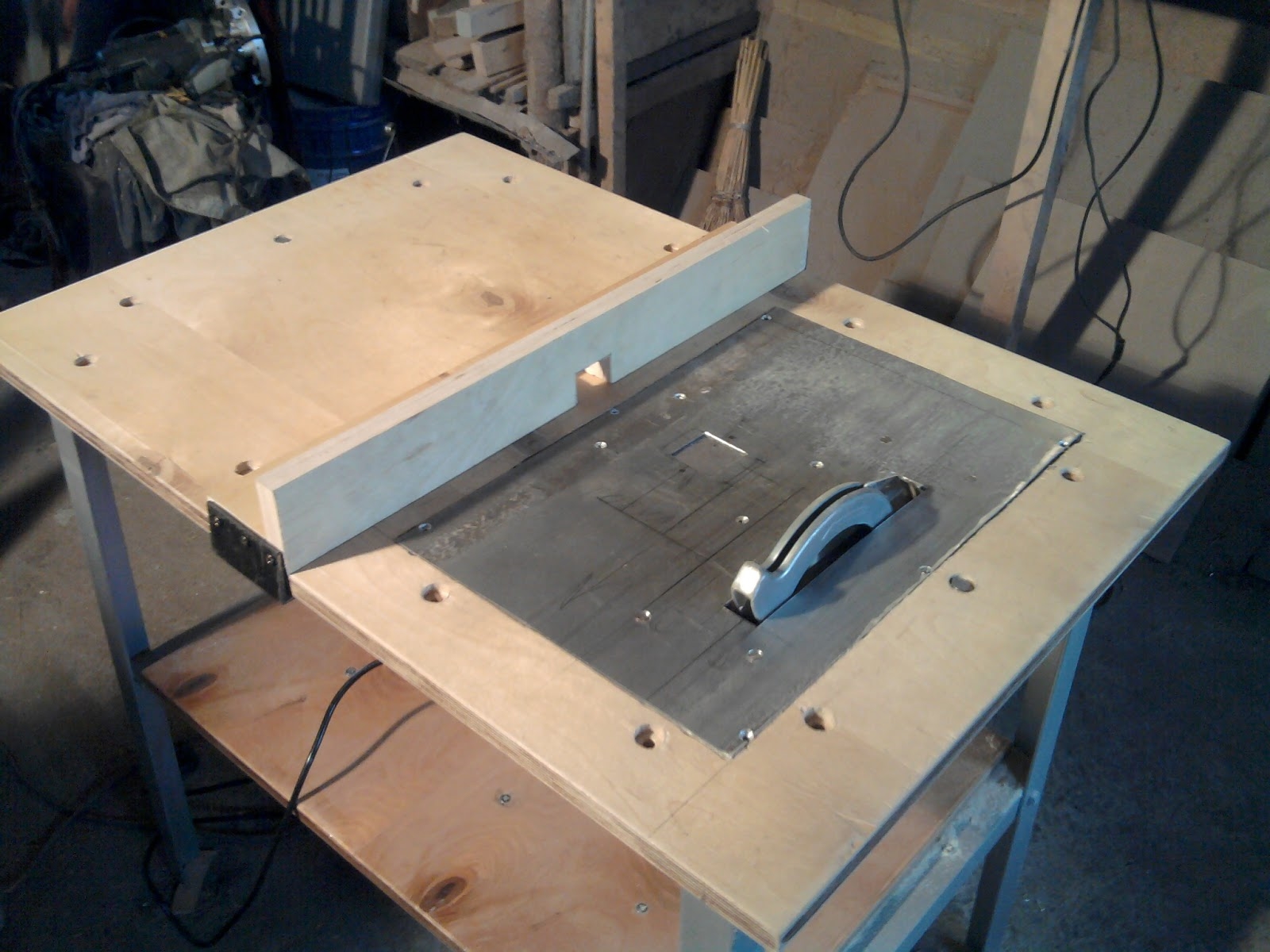 photo de conception de table de scie circulaire