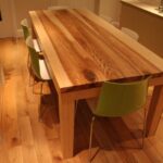 photo de table en bois massif