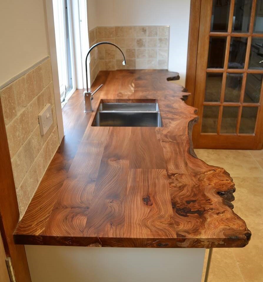plan de travail en bois dans la cuisine