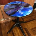 table lumineuse sur un pied