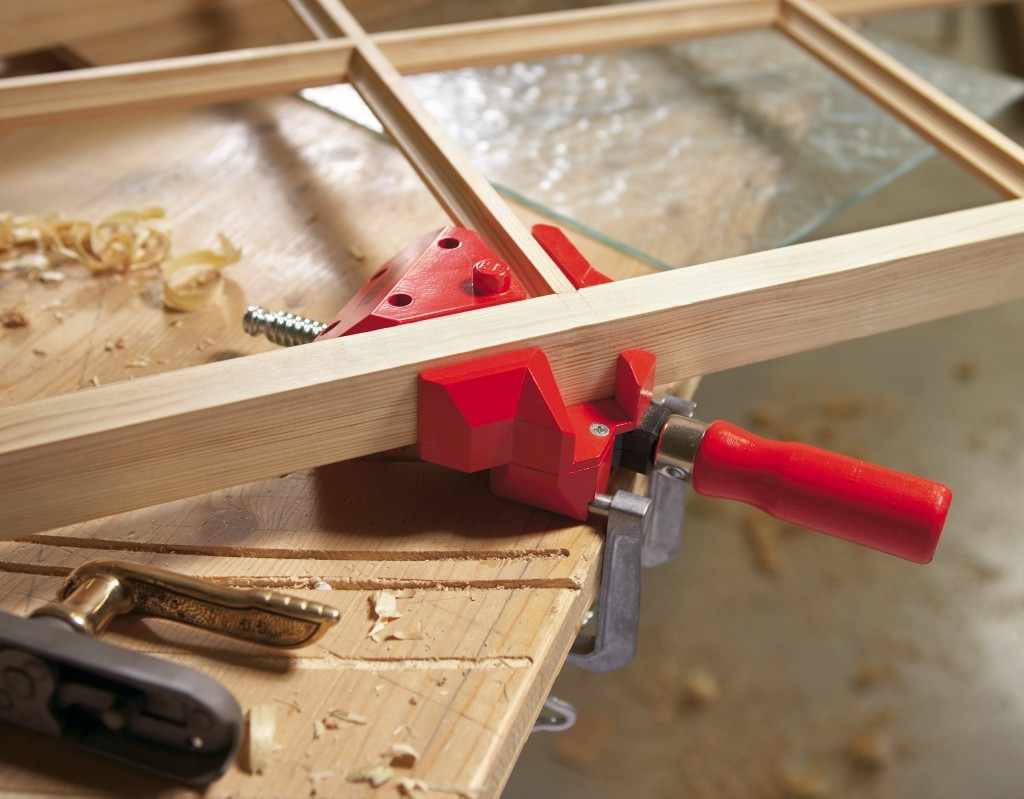 pince d'angle pour l'assemblage de meubles