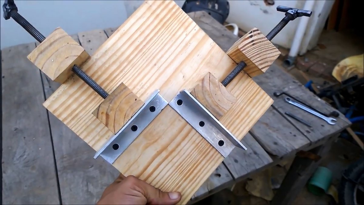 pince d'angle en bois