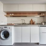 machine à laver dans la cuisine blanc