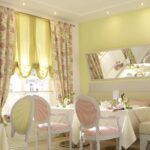Rideaux viennois avec ornement coloré