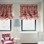 courts rideaux viennois dans le hall