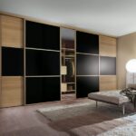 belle grande armoire dans la chambre