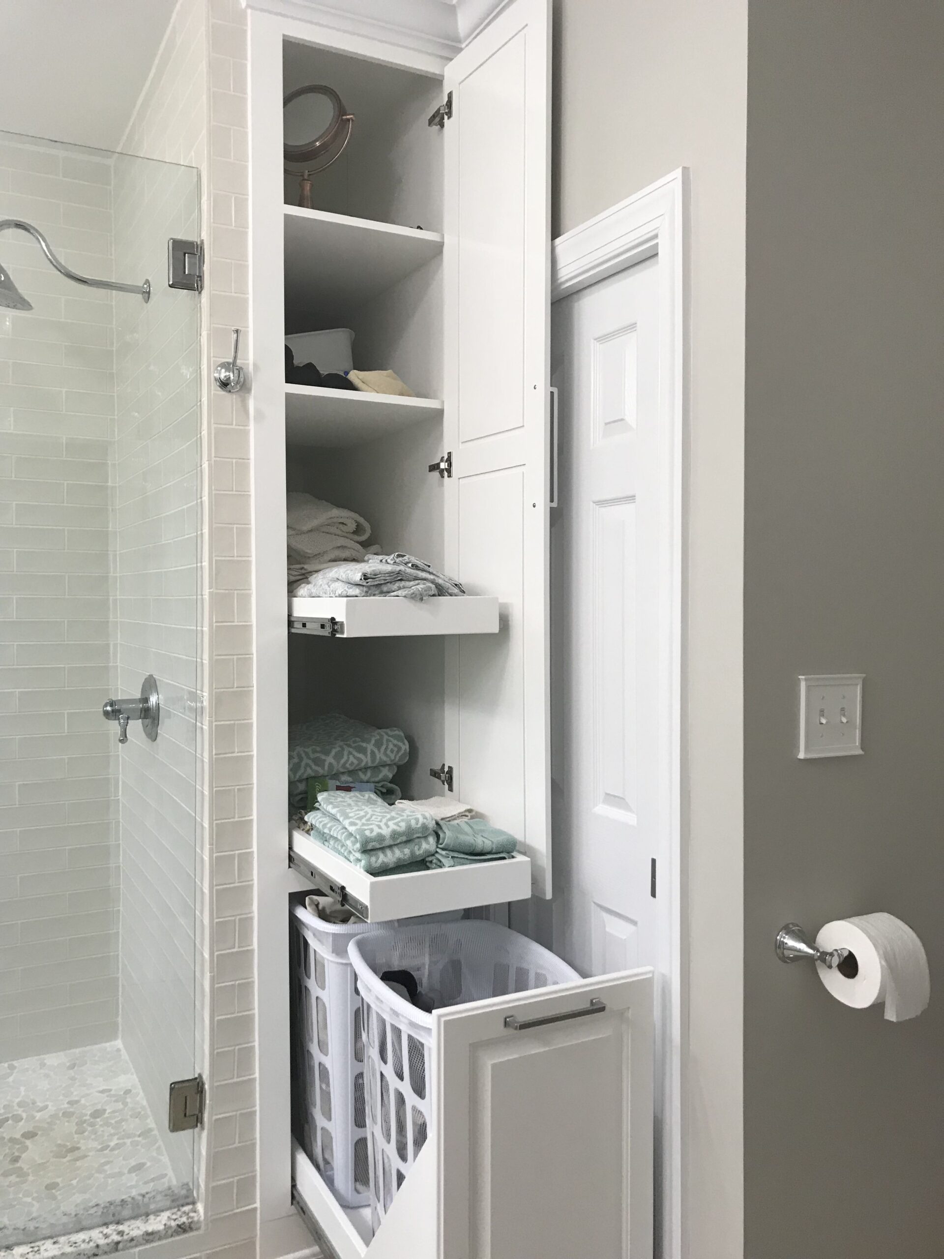 meuble d'angle dans la salle de bain