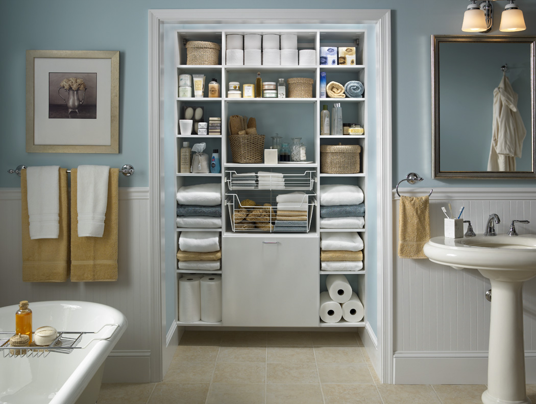 armoire dans une niche.