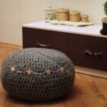 pouf in maglia con bottoni