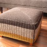 pouf quadrato in maglia a righe