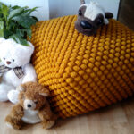 pouf in maglia arancione scuro