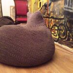 pouf in maglia marrone pera