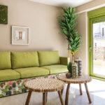 canapé vert dans la photo de design d'intérieur
