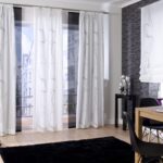 tende bianche con moquette nera