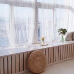 tende bianche sul balcone