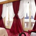 tende bianche con bordeaux