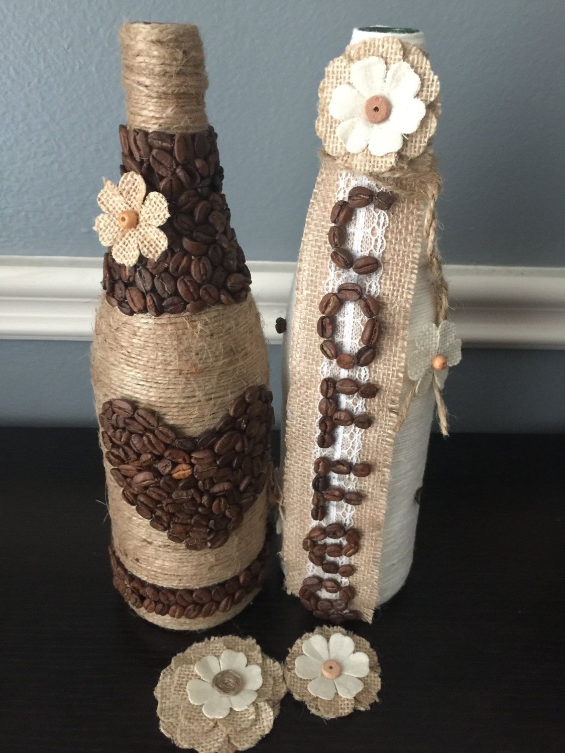 décor de bouteille avec ficelle et café