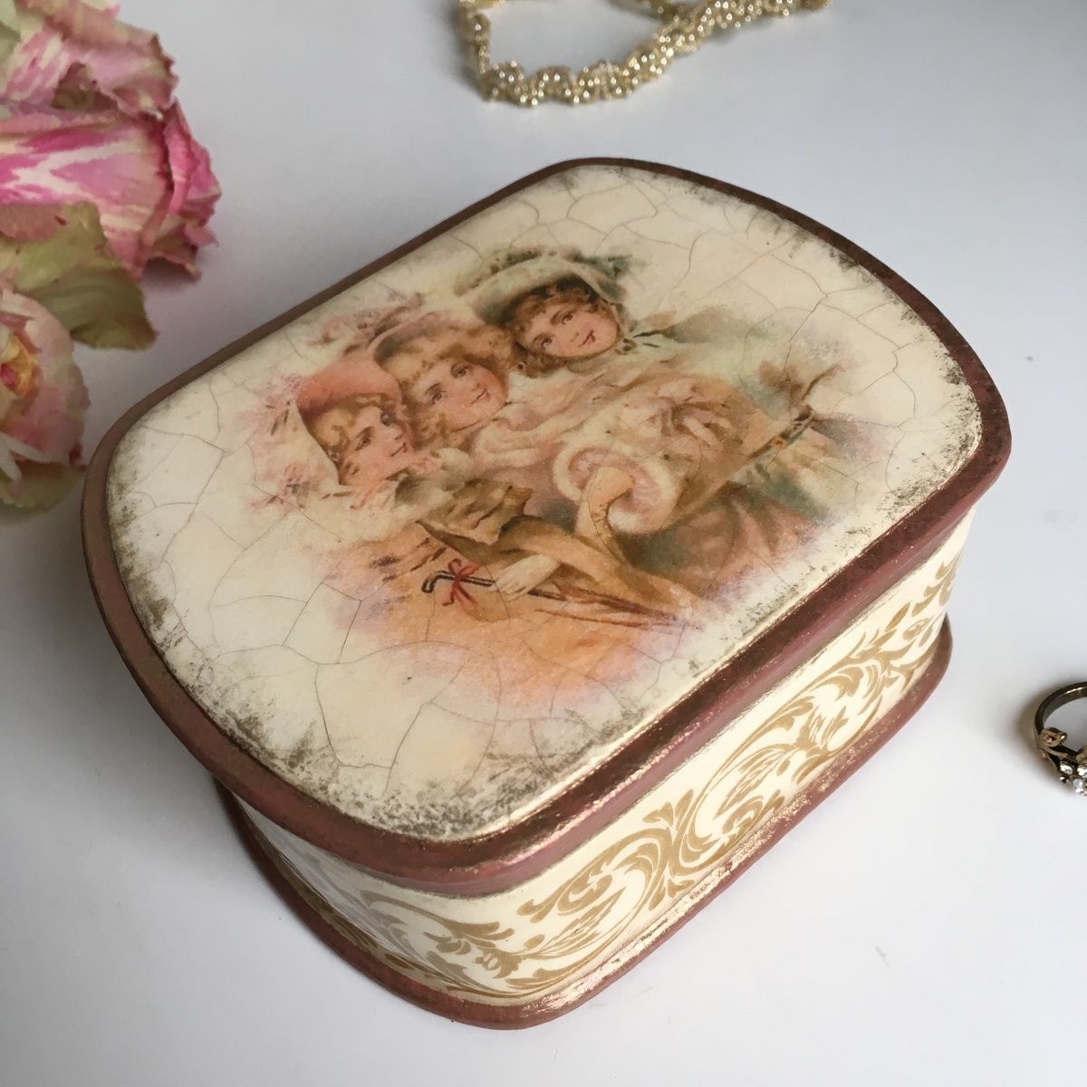 hiasan kotak decoupage