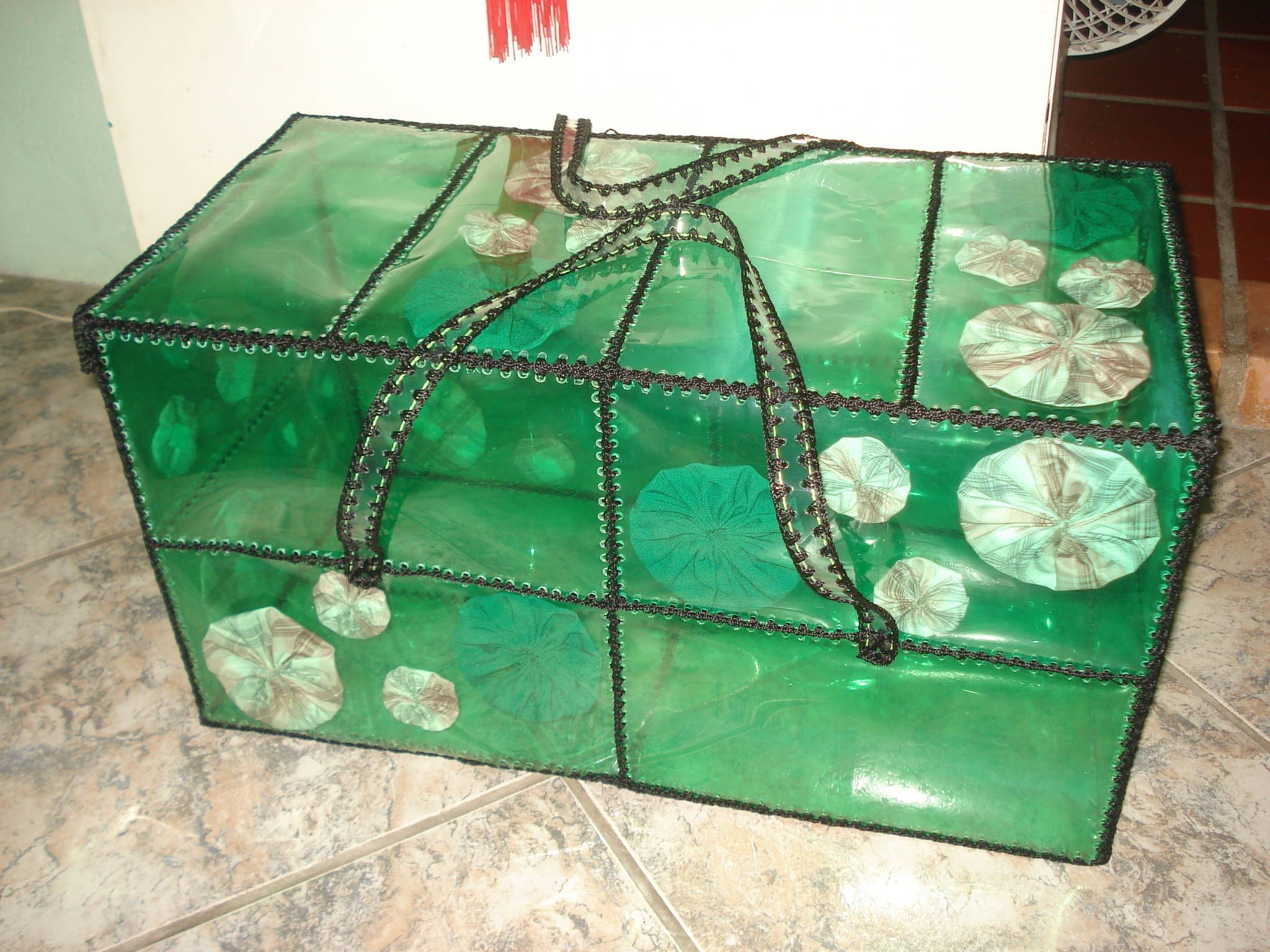 kotak botol plastik