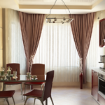 longs rideaux marron pour la cuisine