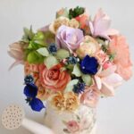 un bouquet de fleurs différentes