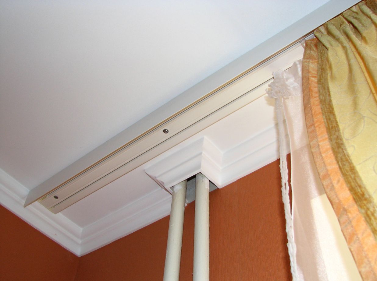 ditambah dengan cornice siling