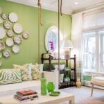 giấy dán tường màu xanh lá cây trong phòng khách