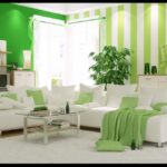 giấy dán tường màu xanh lá cây trong phòng khách