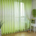 giấy dán tường và rèm cửa màu xanh lá cây