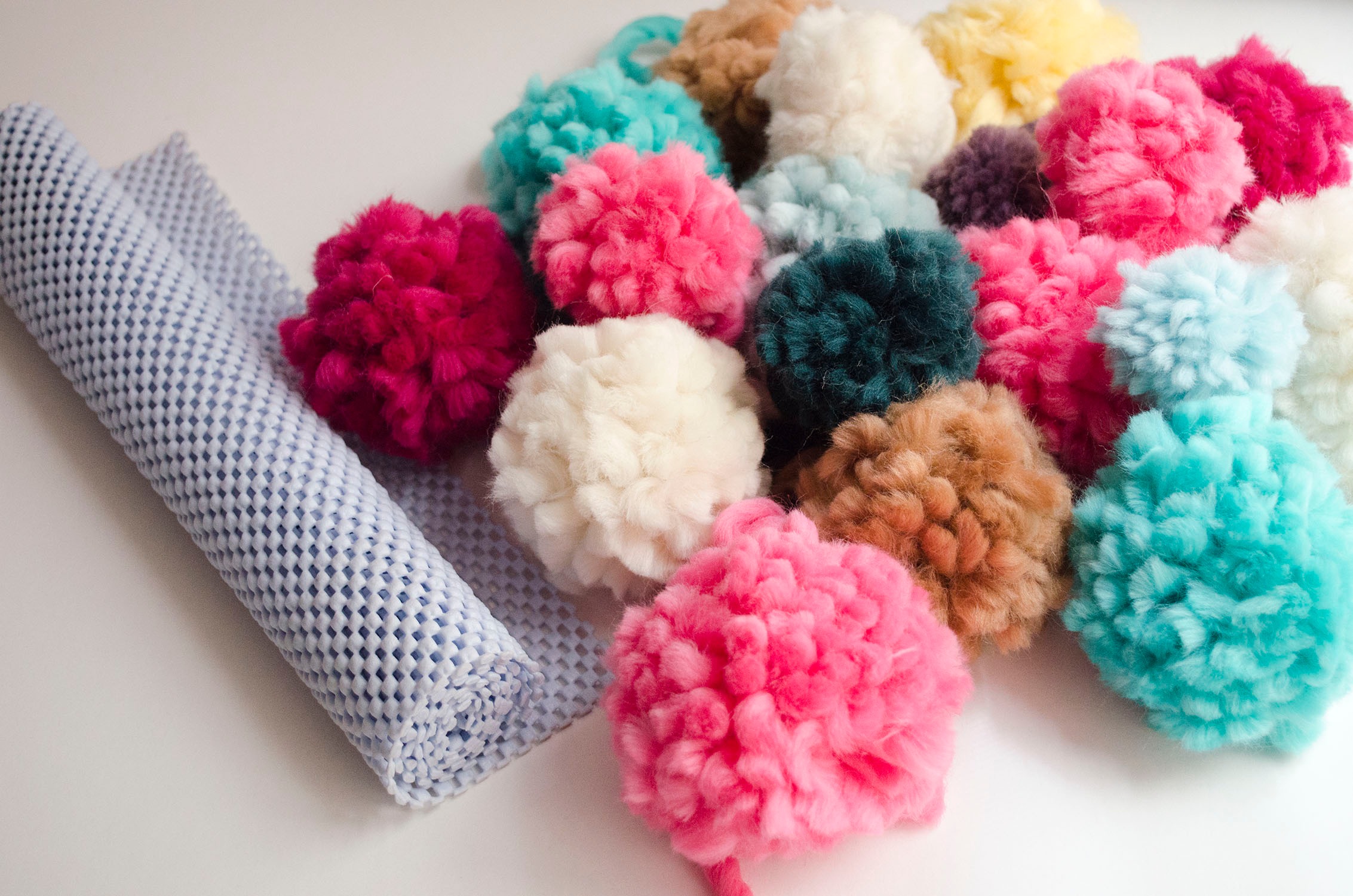matériaux de tapis pom pom
