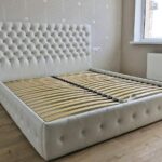 cama com opções de fotos de ripas