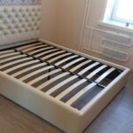 tipo de cama com ripas de decoração