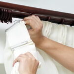 comment accrocher des rideaux sur des crochets