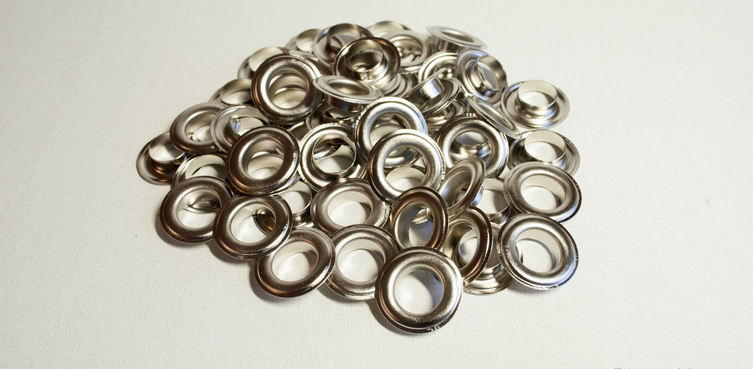 oeillets en acier
