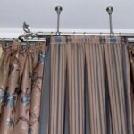 Foto de decoración de barras de cortina de metal