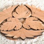 support chaud avec des feuilles
