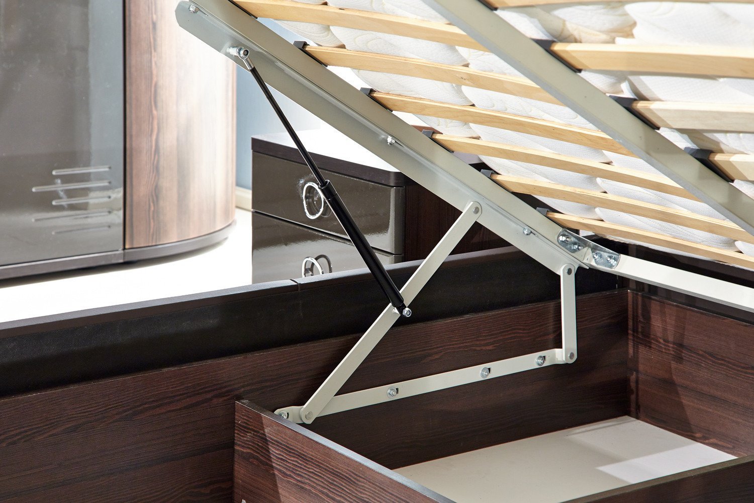 bed lifting mechanism
