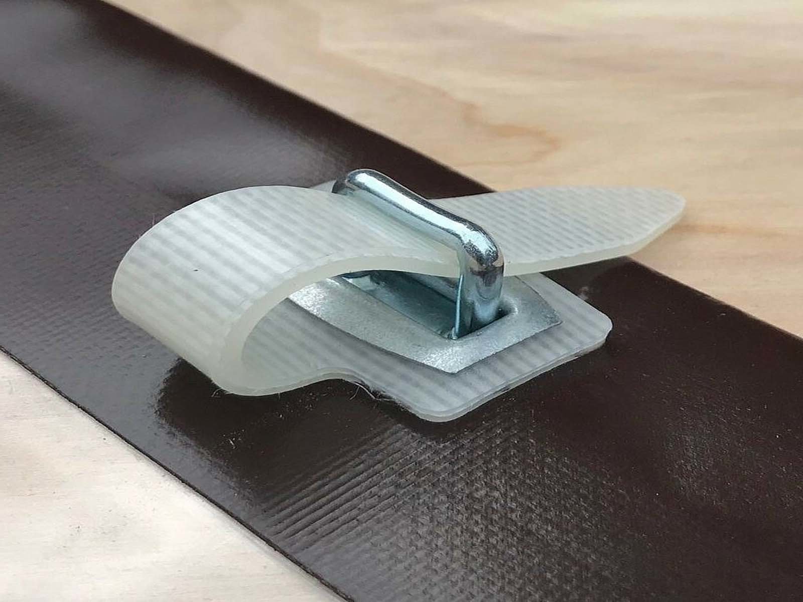ojal rectangular con correa de bloqueo