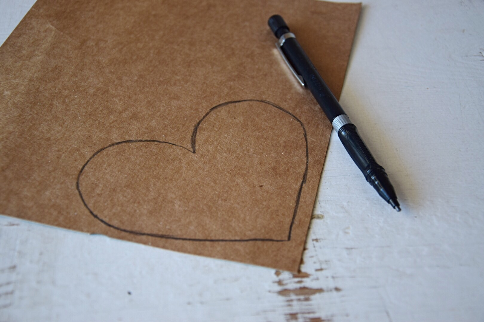dessiner des coeurs sur du carton