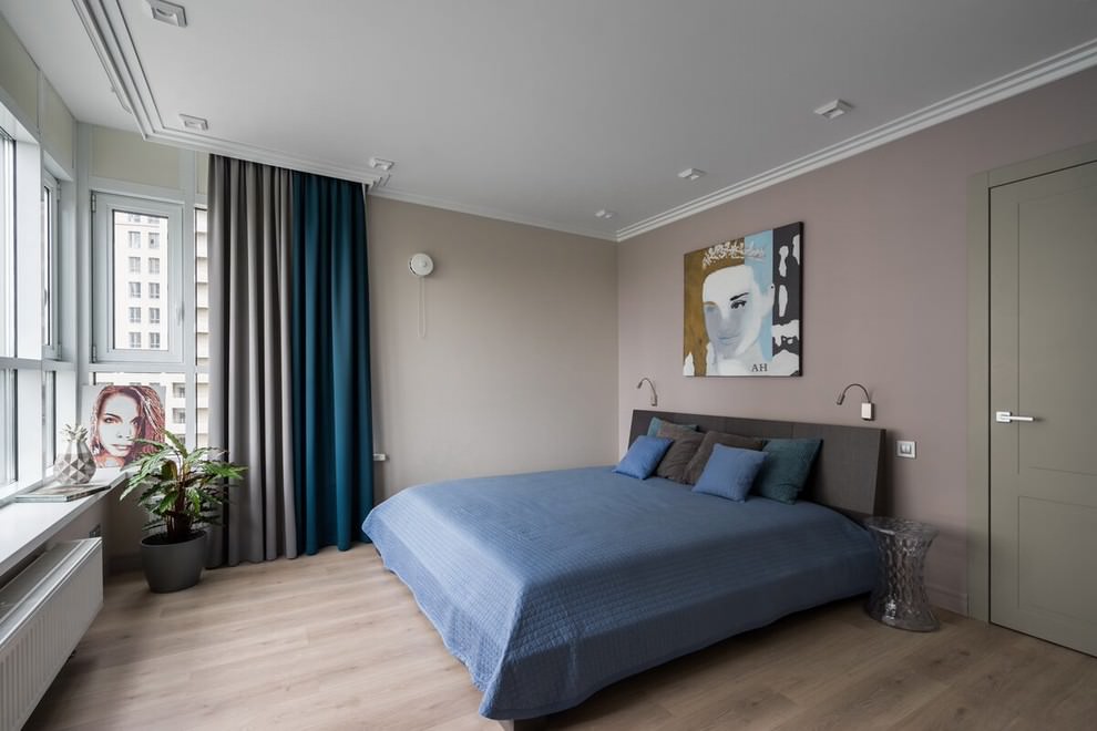 rideaux gris avec du bleu