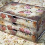 boîte shabby chic à trois étages